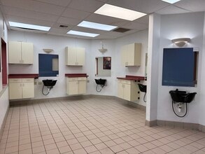 1811 S 108th St, West Allis, WI for lease Interior Photo- Image 1 of 4