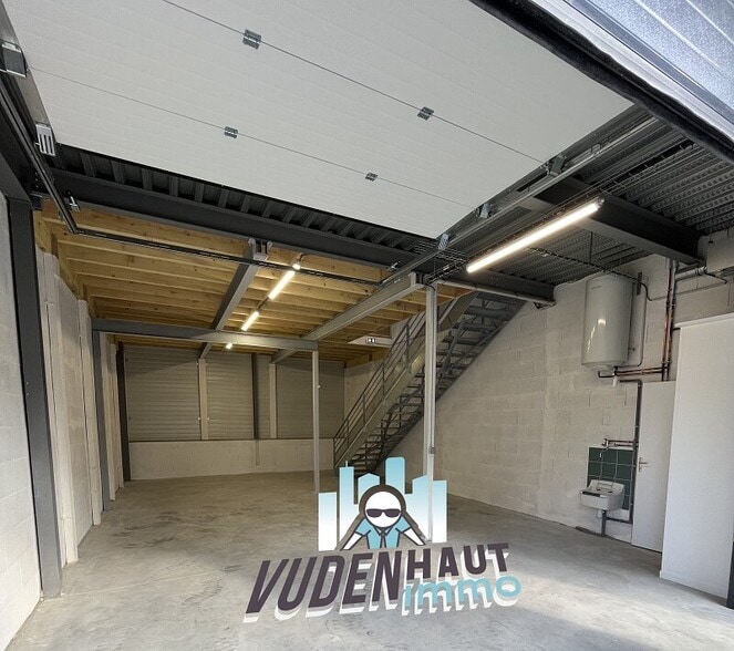 Flex in Cornebarrieu for lease - Interior Photo - Image 2 of 9