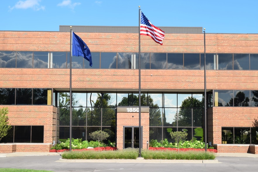 1650-1875 Research Dr, Troy, MI for lease - Building Photo - Image 2 of 8