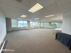 601 Oakmont Ln, Westmont, IL for lease Interior Photo- Image 1 of 5