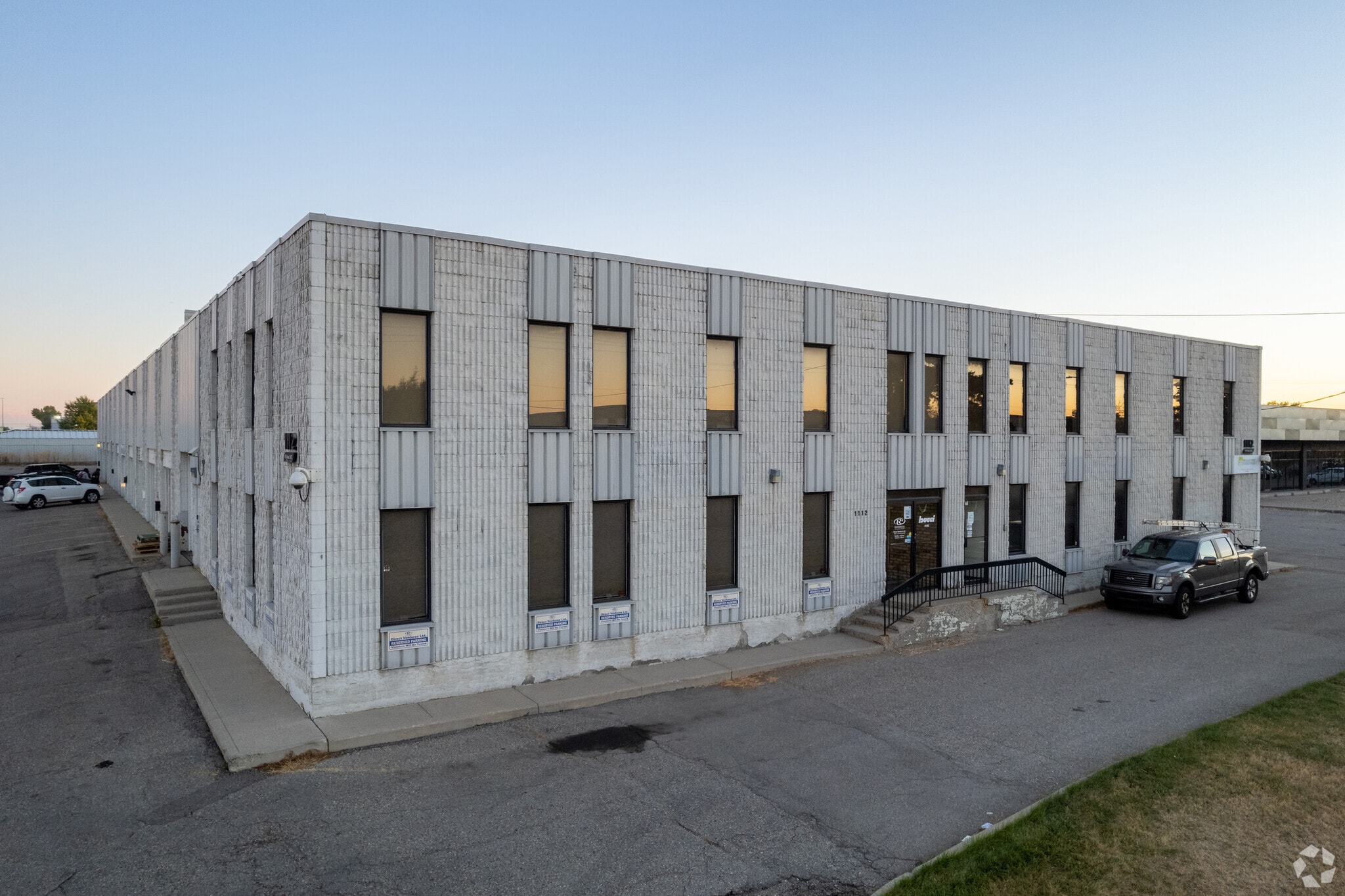 1112 40th Ave NE, Calgary, AB for lease Building Photo- Image 1 of 6