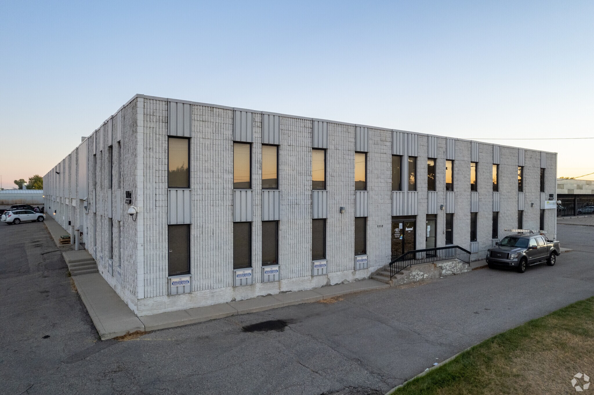 1112 40th Ave NE, Calgary, AB for sale Primary Photo- Image 1 of 1