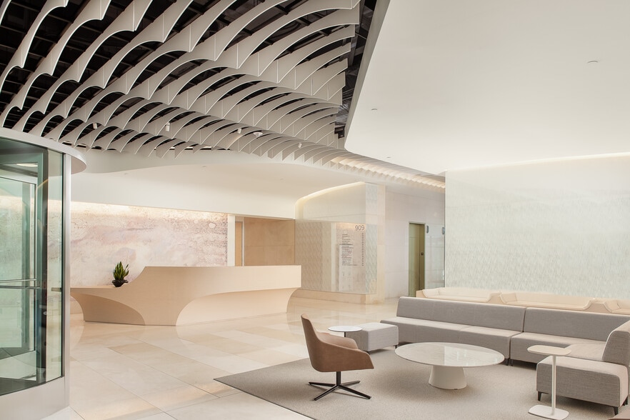 909 N Pacific Coast Hwy, El Segundo, CA for lease - Interior Photo - Image 3 of 7