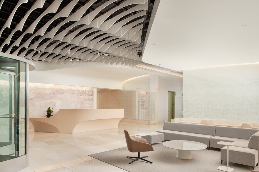 909 N Pacific Coast Hwy, El Segundo, CA à louer - Photo intérieure - Image 3 de 7