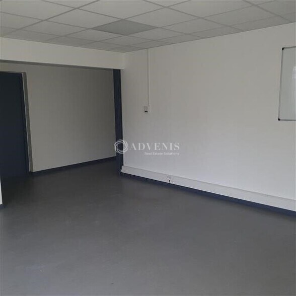 Flex in Ludres for lease - Interior Photo - Image 3 of 12