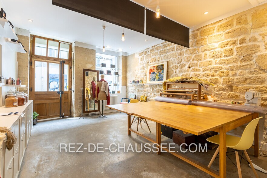Multifamily in Paris for sale - Building Photo - Image 1 of 12