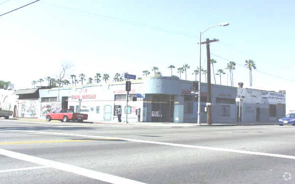 5915-5929 S Main St, Los Angeles, CA à louer - Photo du bâtiment - Image 2 de 7