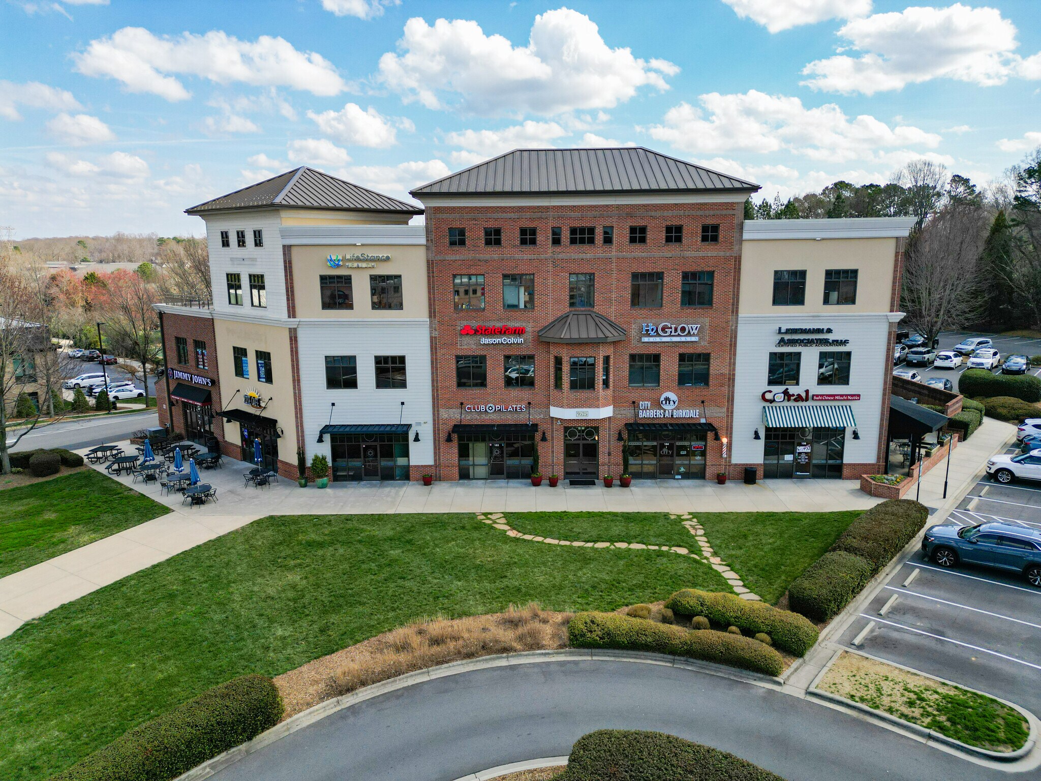 9525 Birkdale Crossing Dr, Huntersville, NC for lease Primary Photo- Image 1 of 8