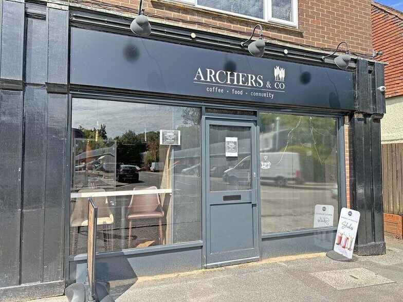 London Rd, Farnham à louer - Photo du bâtiment - Image 3 de 13