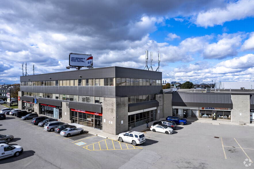 3701-3731 Chesswood Dr, Toronto, ON for lease - Building Photo - Image 2 of 6