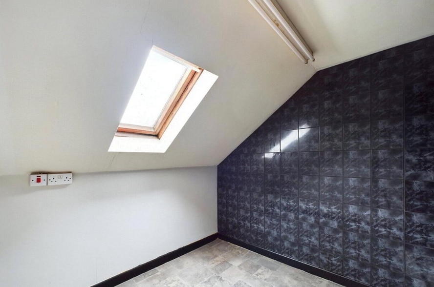 27 Mill St, Newry for lease - Interior Photo - Image 3 of 5