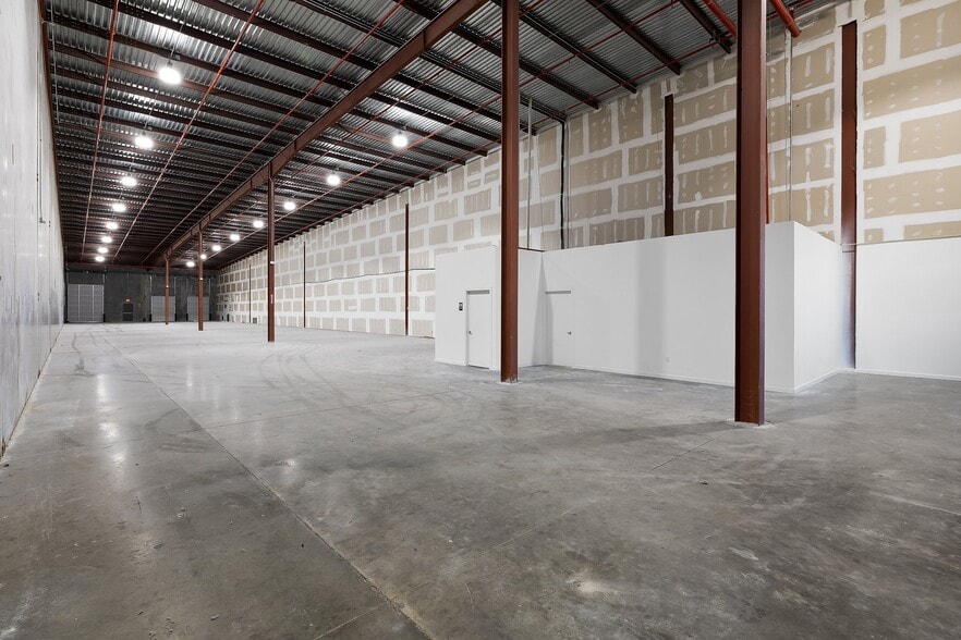 7917 S 23RD ST, McAllen, TX for lease - Interior Photo - Image 2 of 11