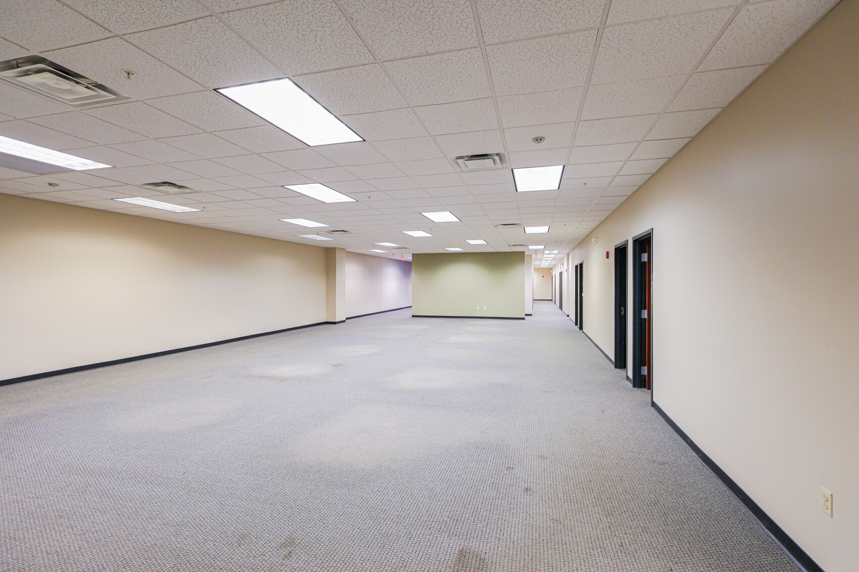 161 Thorn Hill Rd, Warrendale, PA for lease Interior Photo- Image 1 of 9