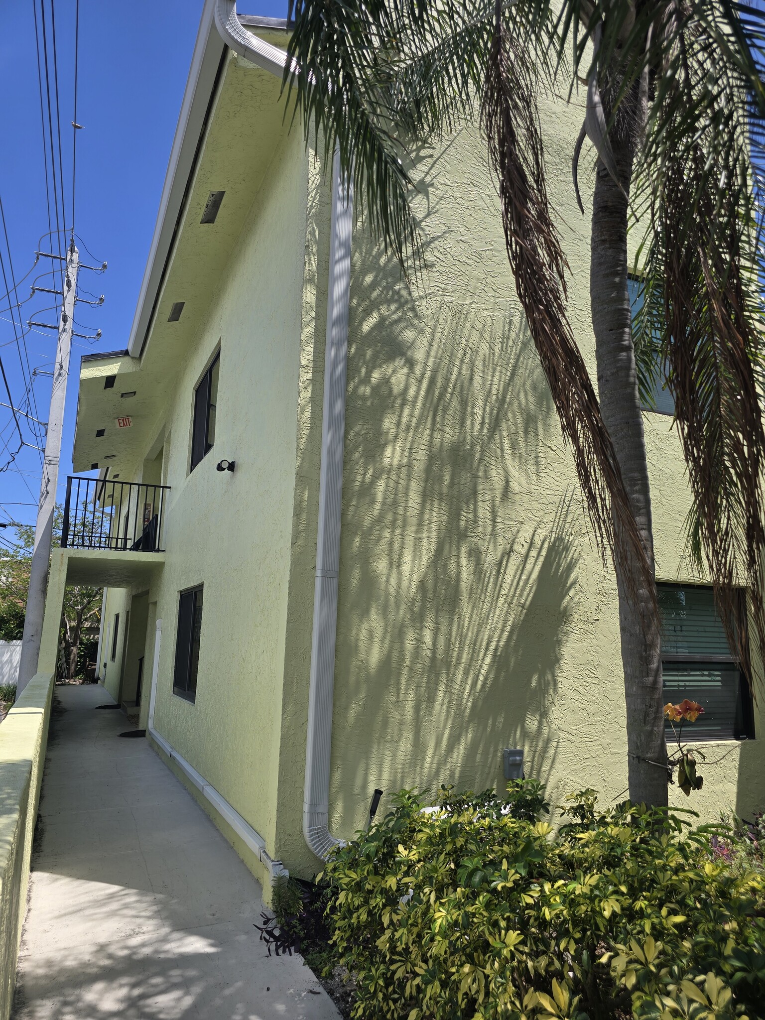 810 SE 8th Ave, Deerfield Beach, FL à louer Photo principale- Image 1 de 5