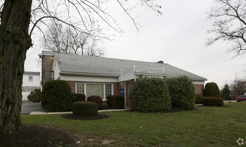 420 W Township Line Rd, Havertown, PA à louer - Photo principale - Image 1 de 8