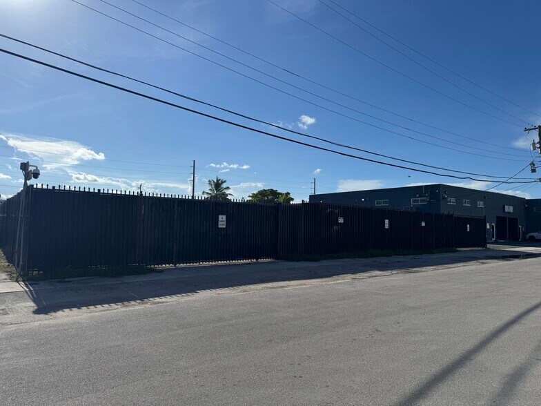 2200-2208 SW 59th Ave, West Park, FL à vendre - Photo du bâtiment - Image 3 de 20