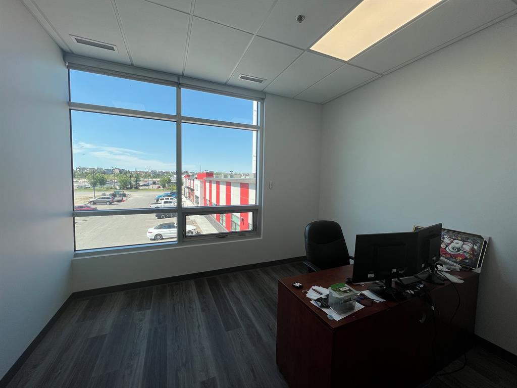 2974 Main St SE, Airdrie, AB à louer Photo intérieure- Image 1 de 6