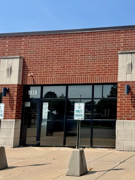 1929-1961 S Bridge St, Yorkville, IL for lease - Building Photo - Image 3 of 24