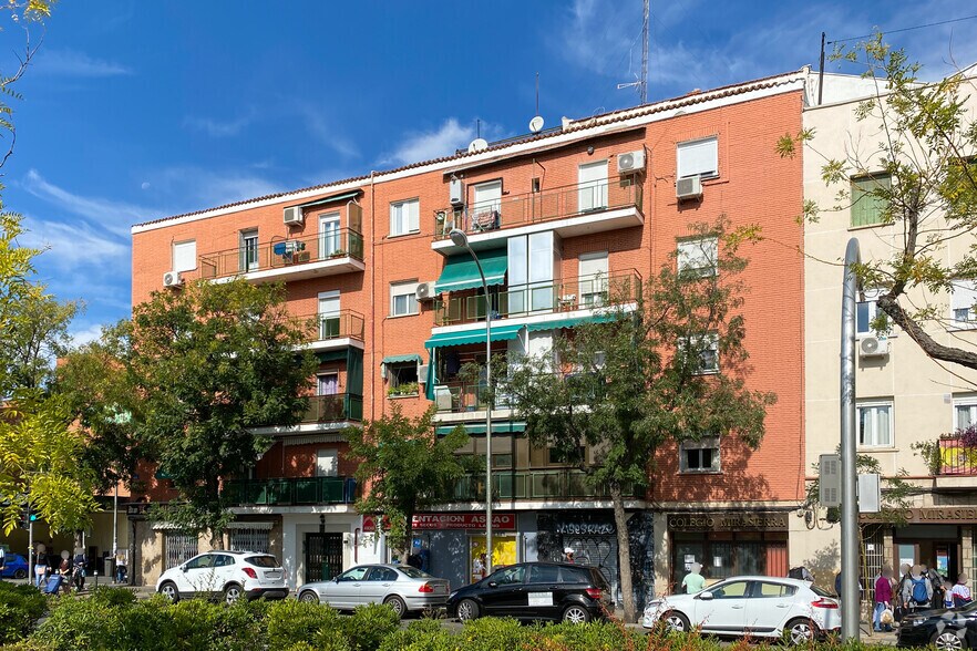 Immeuble residentiel dans Madrid, Madrid à vendre - Photo du bâtiment - Image 2 de 3