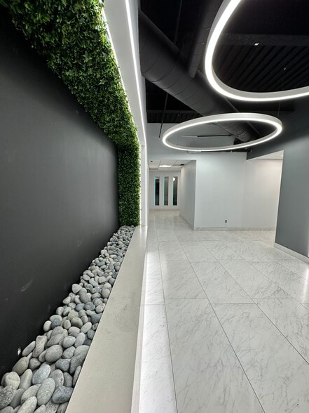 27301 Dequindre Rd, Madison Heights, MI for lease - Building Photo - Image 2 of 32