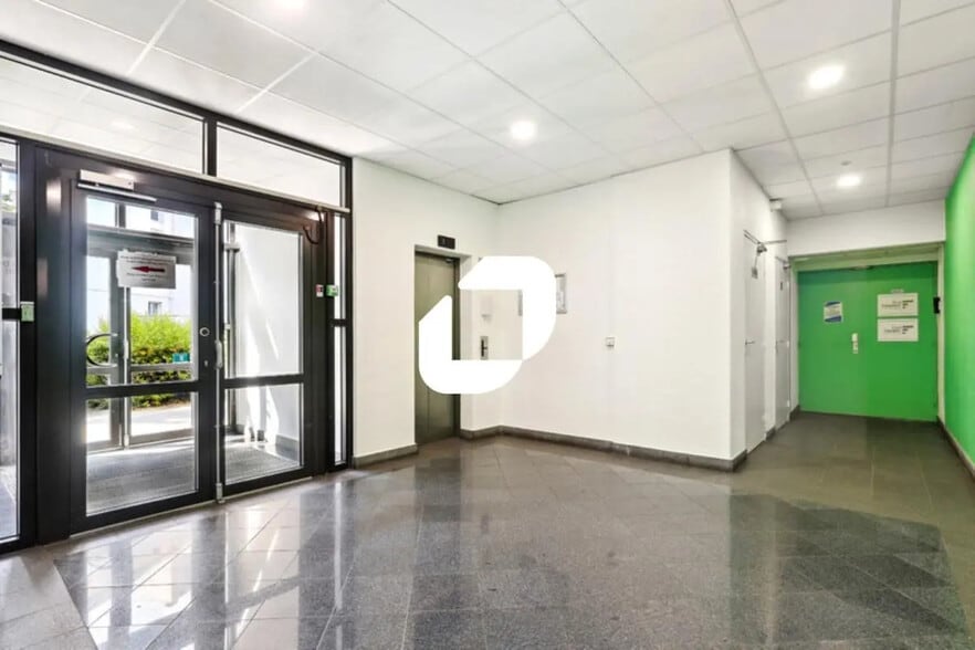 Office in Lognes for lease - Lobby - Image 2 of 8