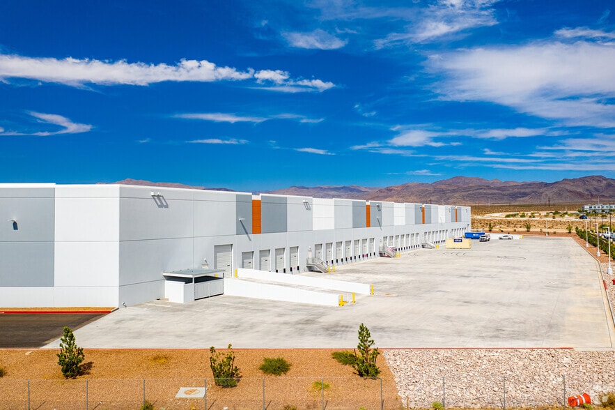 6714 E North Belt Rd, Las Vegas, NV à louer - Photo du bâtiment - Image 2 de 10