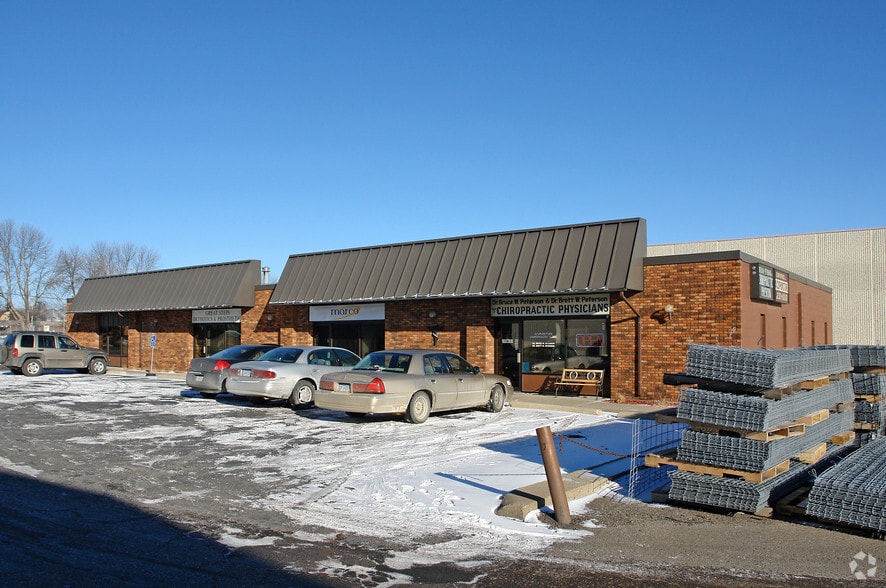 130 Willmar Ave SE, Willmar, MN à louer - Photo du bâtiment - Image 2 de 2