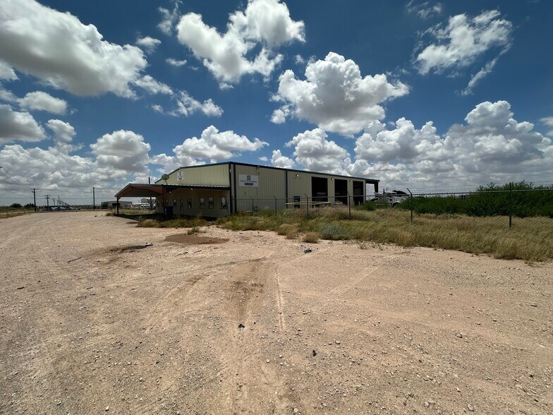 7300 S County Road 1270, Midland, TX à louer - Photo du bâtiment - Image 2 de 9