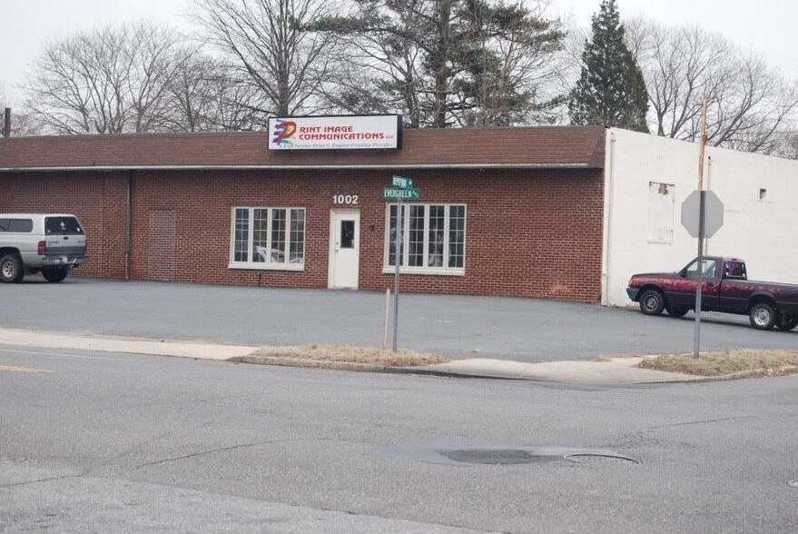 1002 N Evergreen Ave, Woodbury, NJ à louer - Photo du bâtiment - Image 1 de 1