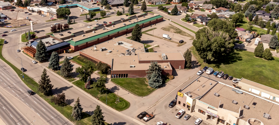 3257 Dunmore Rd SE, Medicine Hat, AB for sale Primary Photo- Image 1 of 3