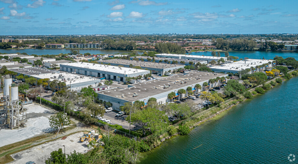 4100 N Powerline Rd, Pompano Beach, FL for lease - Building Photo - Image 1 of 10