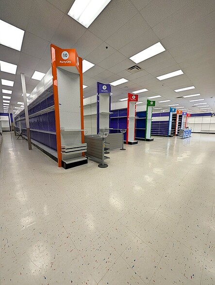 1011-1013 Wal St, Longview, TX for lease - Interior Photo - Image 2 of 16