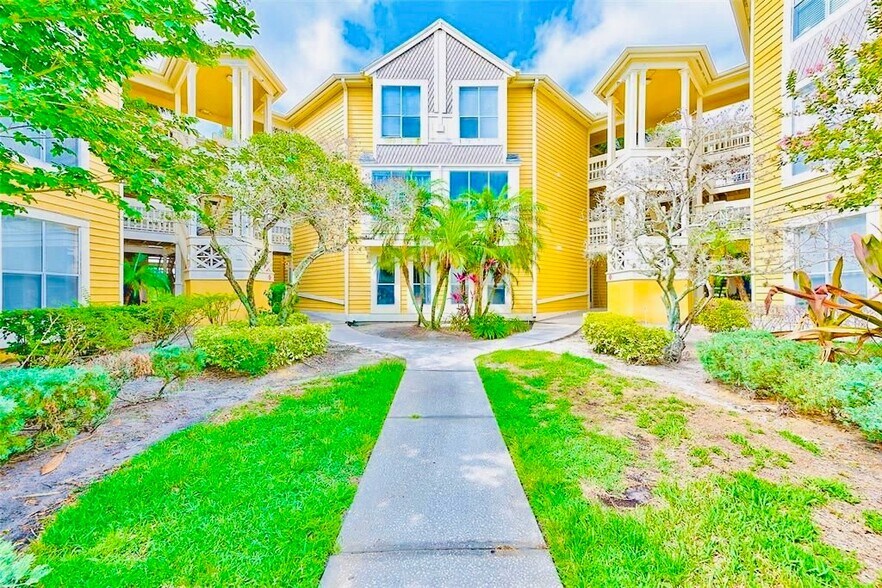 115 112th Ave NE, Saint Petersburg, FL à vendre - Photo du bâtiment - Image 2 de 71