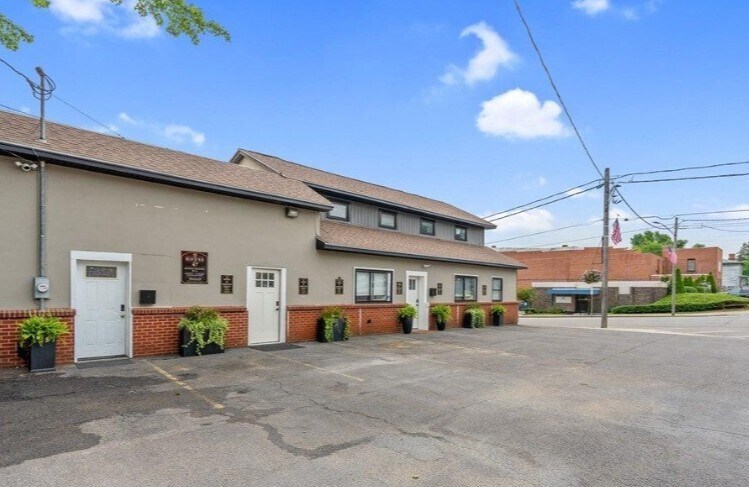 47 W Bridge St, Oswego, NY à vendre - Photo du bâtiment - Image 2 de 10