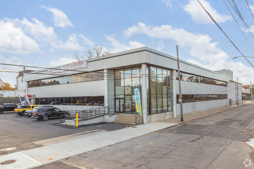 66 Willow Ave, Staten Island, NY for lease - Primary Photo - Image 1 of 3