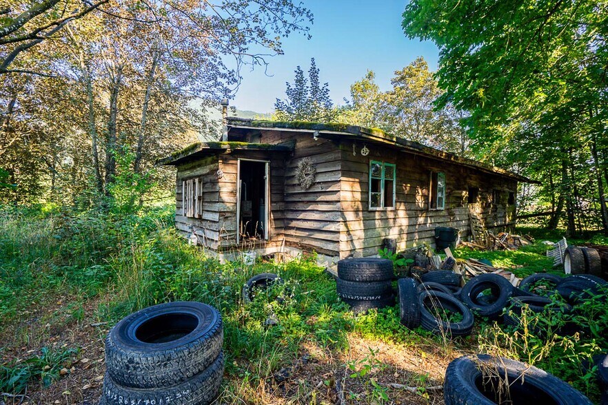 3705 Hot Springs Rd, Agassiz, BC à vendre - Photo du bâtiment - Image 2 de 40