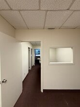 175-55-175-61 Hillside Ave, Jamaica, NY à louer Photo intérieure- Image 2 de 7