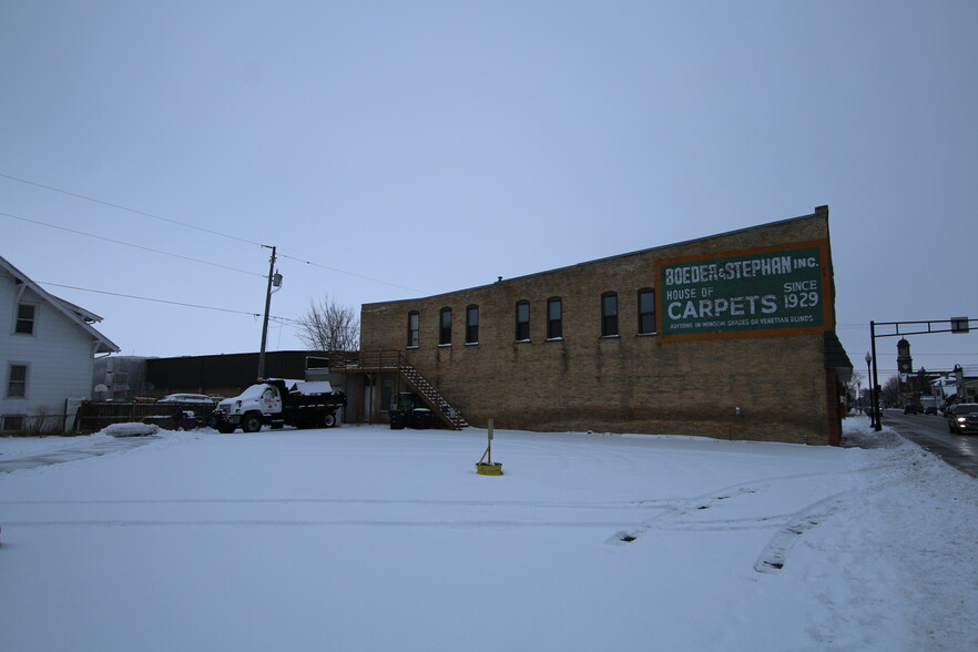 910 Oregon St, Oshkosh, WI à vendre - Photo du bâtiment - Image 1 de 1