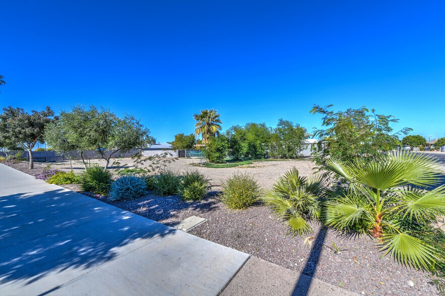 12212 W Thunderbird Rd, El Mirage, AZ à vendre - Photo du bâtiment - Image 2 de 7