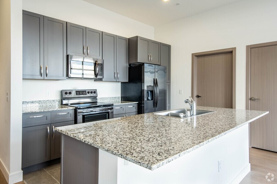 6518 Milwaukee St, Madison, WI for lease - Interior Photo - Image 2 of 23