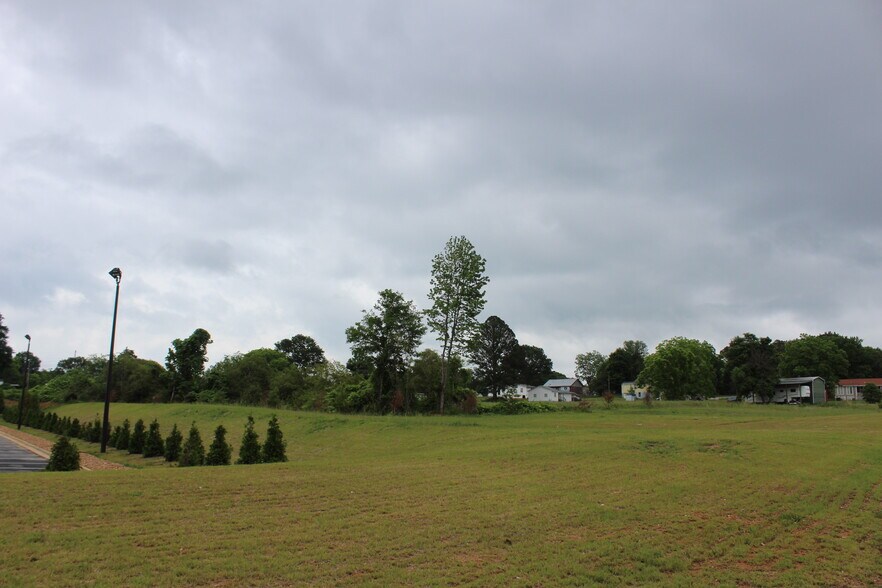 3818 Falcon Pky, Flowery Branch, GA à vendre - Photo du bâtiment - Image 3 de 12