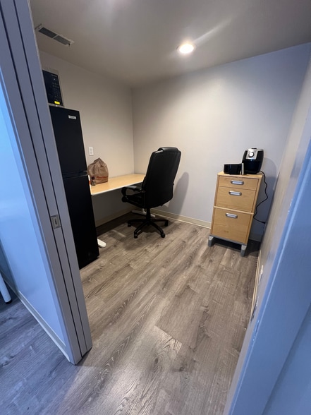 4307 Factoria Blvd SE, Bellevue, WA for lease - Interior Photo - Image 2 of 6
