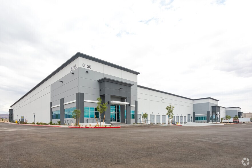 6150 E Tropical Pky, Las Vegas, NV à louer - Photo du bâtiment - Image 2 de 5