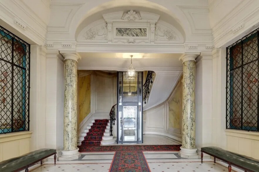 12 Avenue Pierre Ier De Serbie, Paris for lease - Building Photo - Image 3 of 13