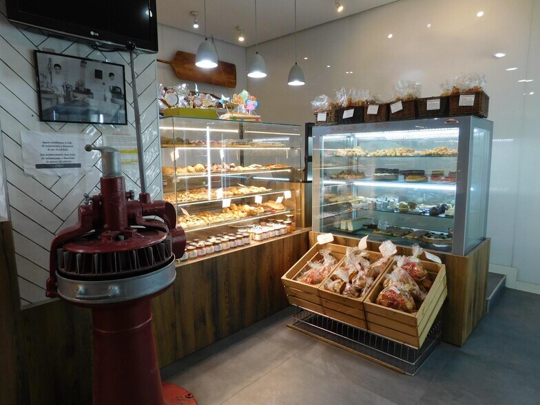 Commerce de détail dans València, Valencia à louer - Photo du bâtiment - Image 3 de 35