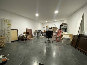 Retail in Barcelona, Barcelona for lease Interior Photo- Image 2 of 3