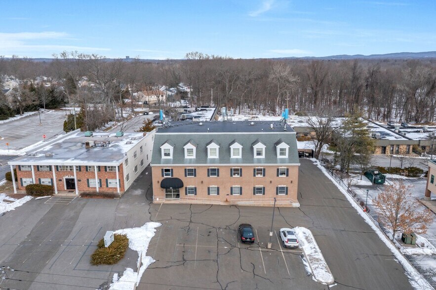 440 Old Hook Rd, Emerson, NJ à louer - Photo du bâtiment - Image 3 de 13