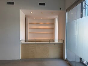 114-116 S La Brea Ave, Los Angeles, CA for lease Interior Photo- Image 2 of 10