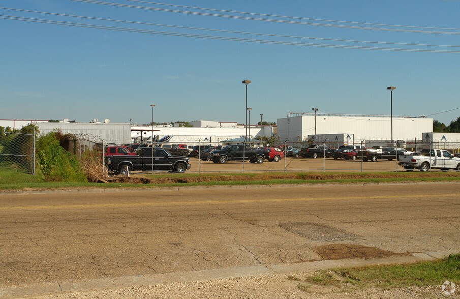 4240 Industrial Dr, Jackson, MS à vendre - Photo du bâtiment - Image 2 de 11