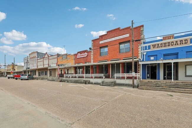 Plus de détails pour 113 N Main St, Moulton, TX - Commerce de détail à vendre